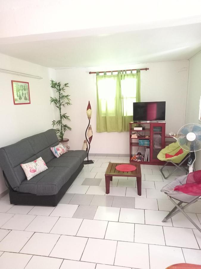 Bel Appartement - Proche Des Plages De Sainte Anne Exteriör bild