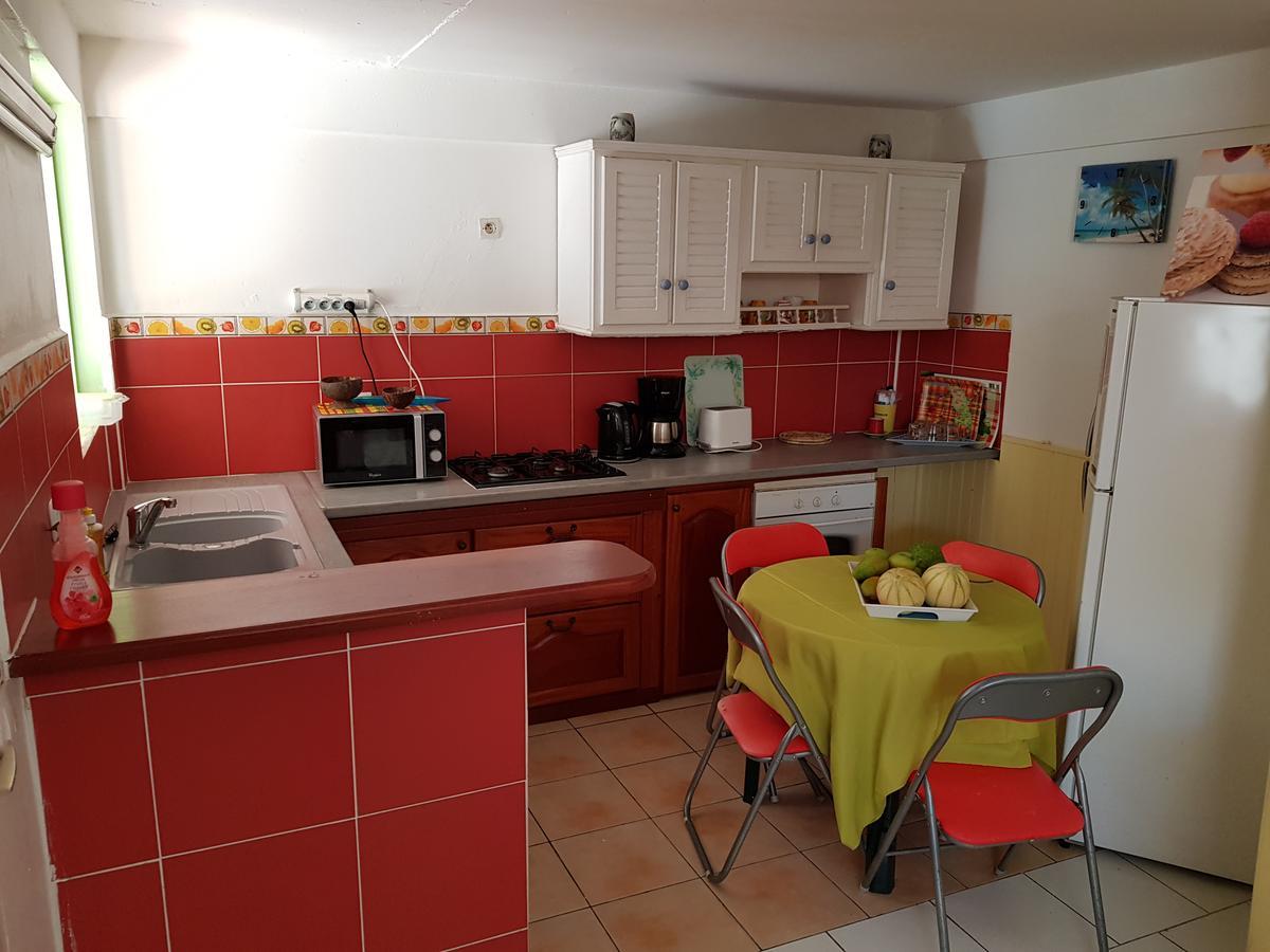 Bel Appartement - Proche Des Plages De Sainte Anne Exteriör bild