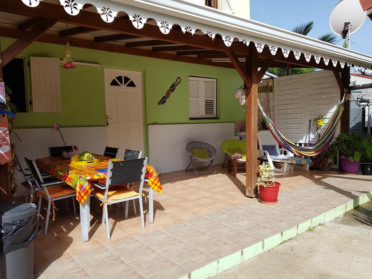 Bel Appartement - Proche Des Plages De Sainte Anne Exteriör bild